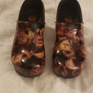 Dansko XP floral clog 40.